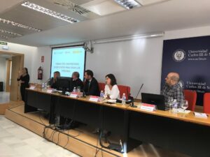 Maribel Campo, Federico Morales, José María Velarde, Beatriz Alcántara y Miguel Díaz; junto con una intérprete de lengua de signos.